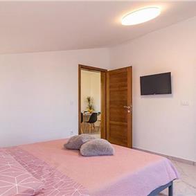 6 bedroom villa with pool near Pula, sleeps 12
